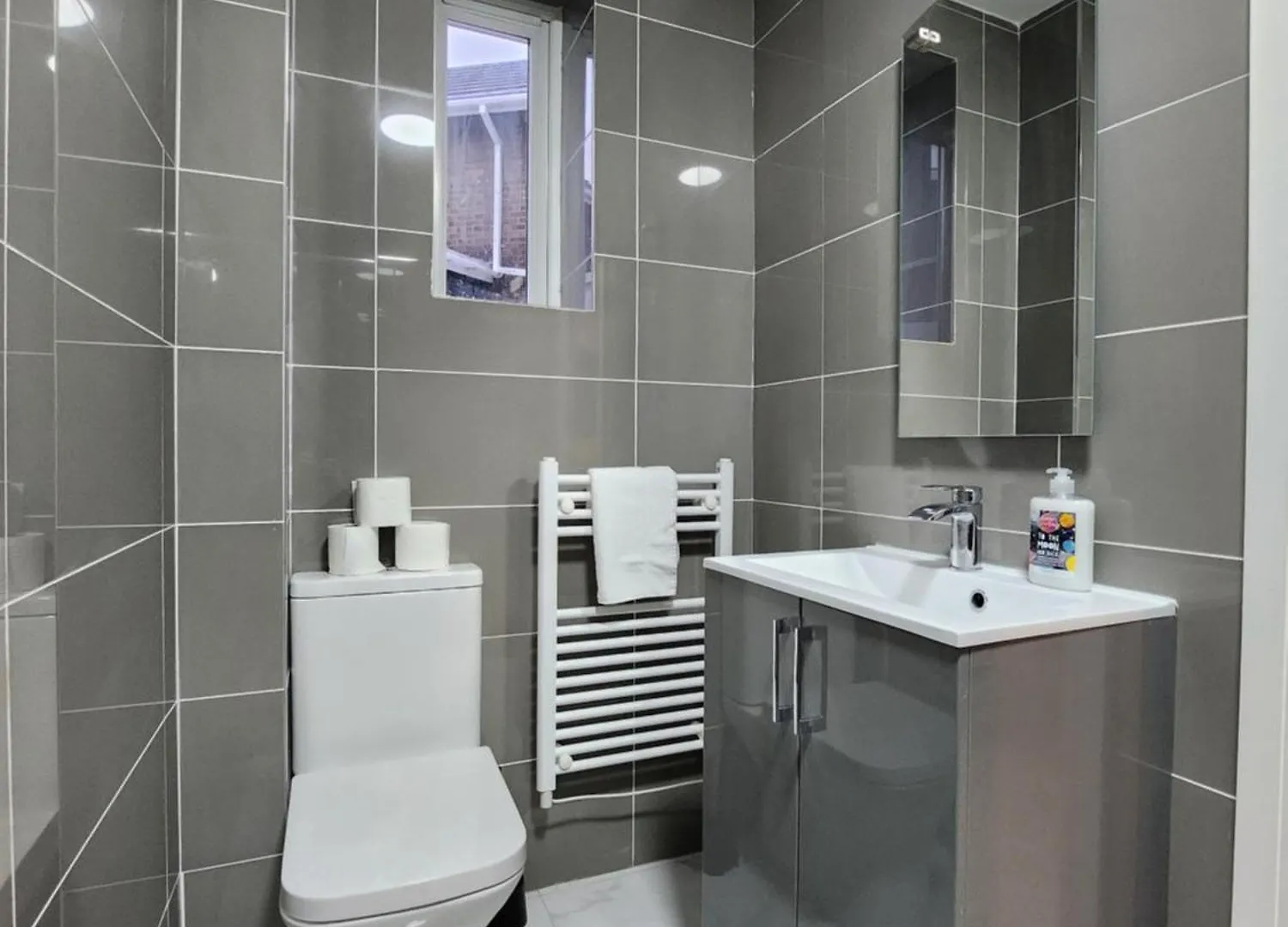 Apartment Supervalue Suite 5 - Fast Wifi, Hotel Linen, Keyless Entry, City Only 10 Mins - By Property Promise Cardiff