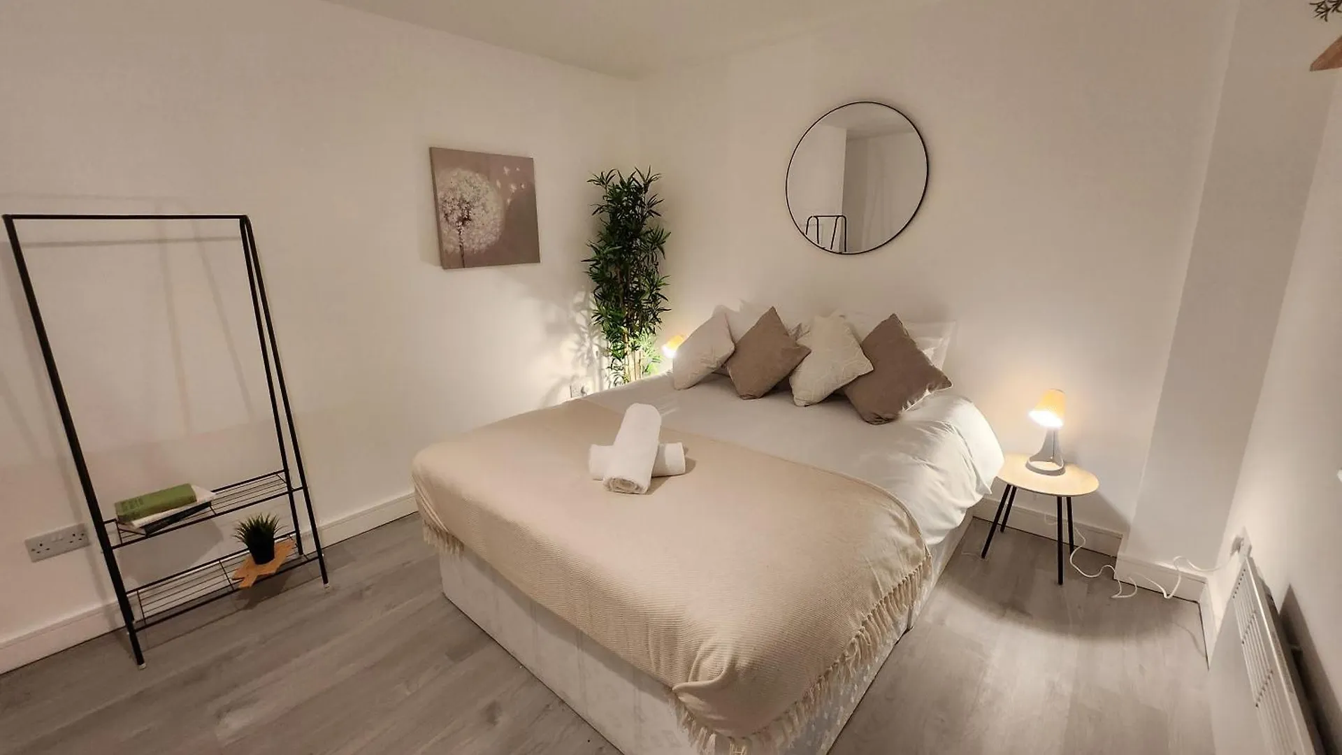 Apartment Supervalue Suite 5 - Fast Wifi, Hotel Linen, Keyless Entry, City Only 10 Mins - By Property Promise Cardiff