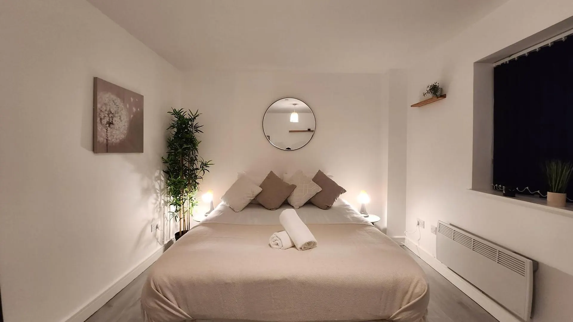 Supervalue Suite 5 - Fast Wifi, Hotel Linen, Keyless Entry, City Only 10 Mins - By Property Promise Cardiff 0*,  United Kingdom