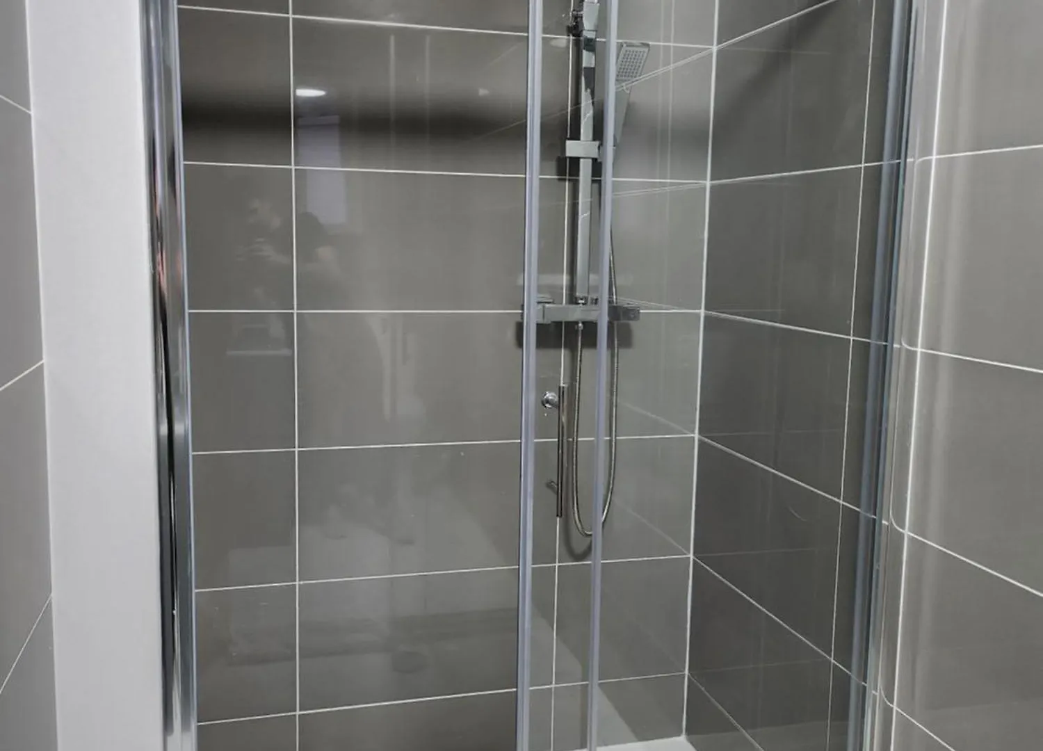 Supervalue Suite 5 - Fast Wifi, Hotel Linen, Keyless Entry, City Only 10 Mins - By Property Promise Cardiff