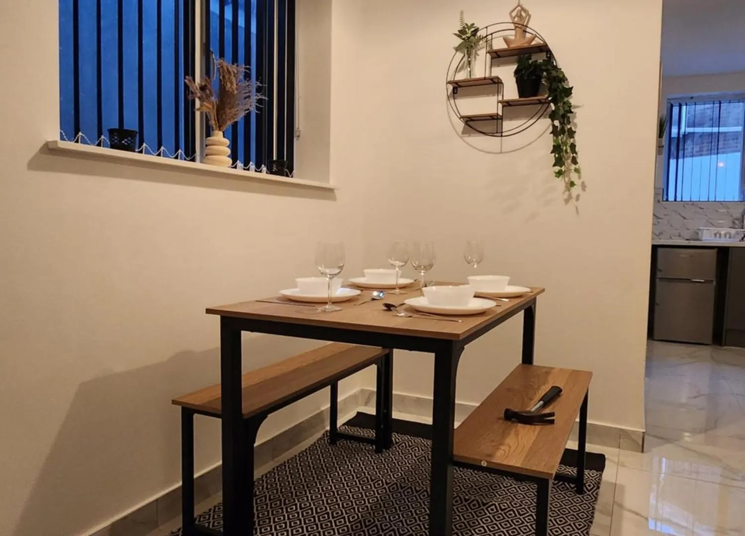 Supervalue Suite 5 - Fast Wifi, Hotel Linen, Keyless Entry, City Only 10 Mins - By Property Promise Cardiff Apartment