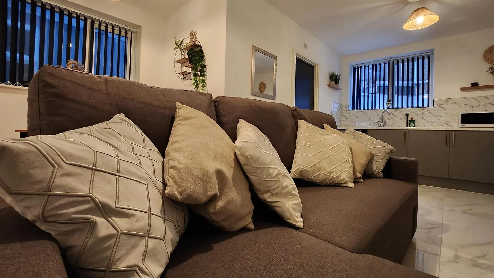 Supervalue Suite 5 - Fast Wifi, Hotel Linen, Keyless Entry, City Only 10 Mins - By Property Promise Cardiff United Kingdom