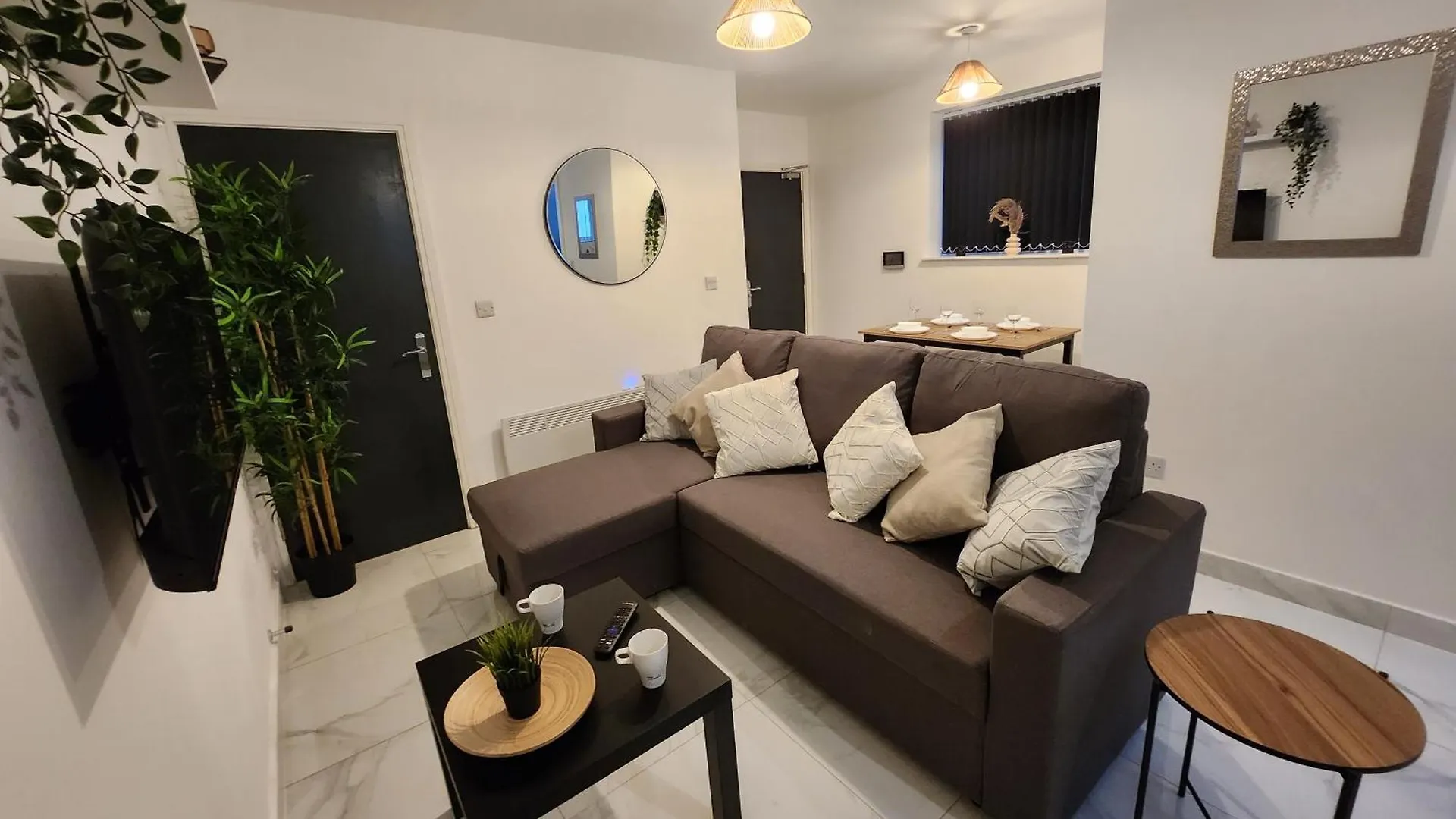 Supervalue Suite 5 - Fast Wifi, Hotel Linen, Keyless Entry, City Only 10 Mins - By Property Promise Cardiff 0*,  United Kingdom