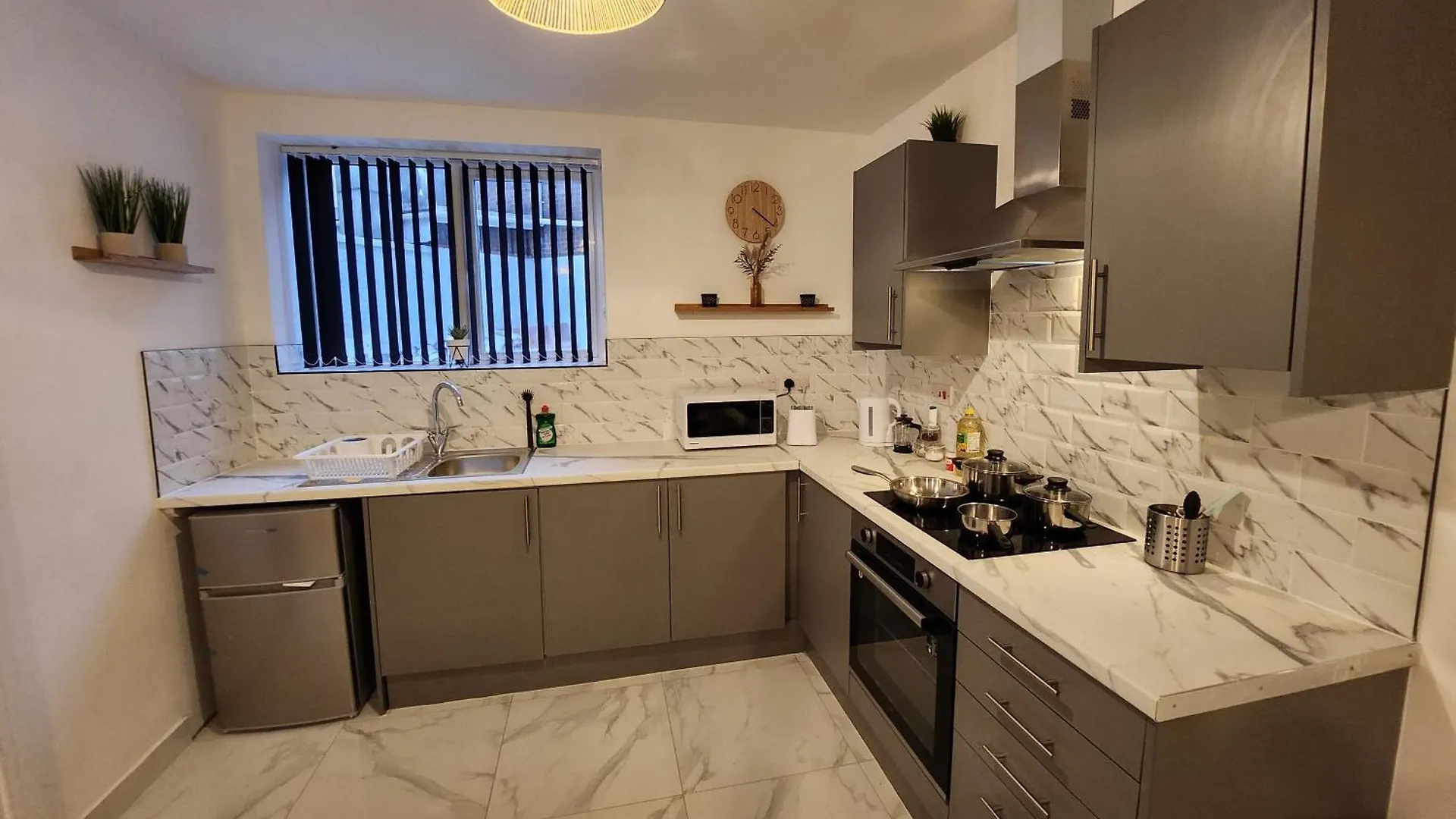 Apartment Supervalue Suite 5 - Fast Wifi, Hotel Linen, Keyless Entry, City Only 10 Mins - By Property Promise Cardiff United Kingdom