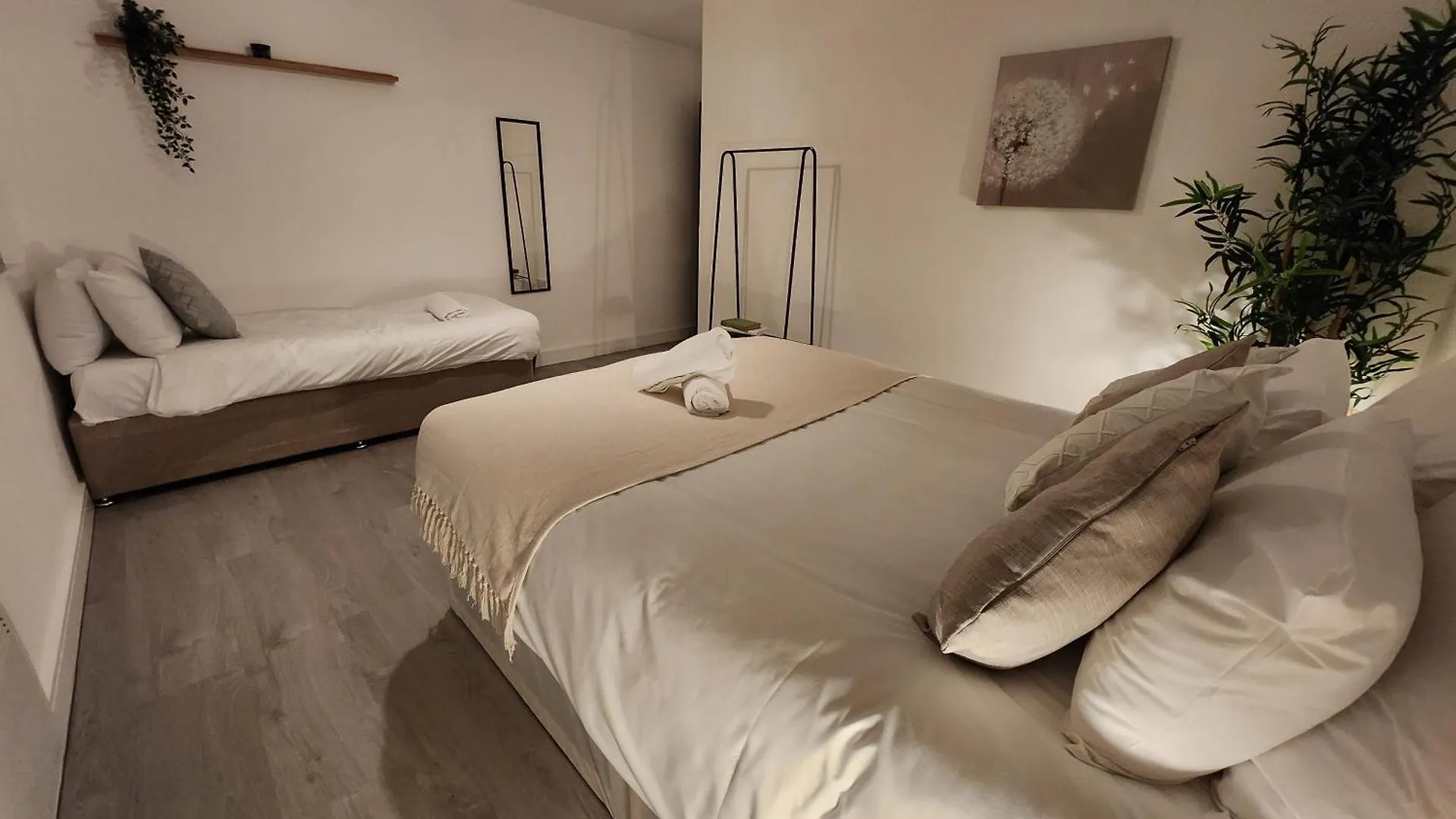 Supervalue Suite 5 - Fast Wifi, Hotel Linen, Keyless Entry, City Only 10 Mins - By Property Promise Κάρντιφ 0*,