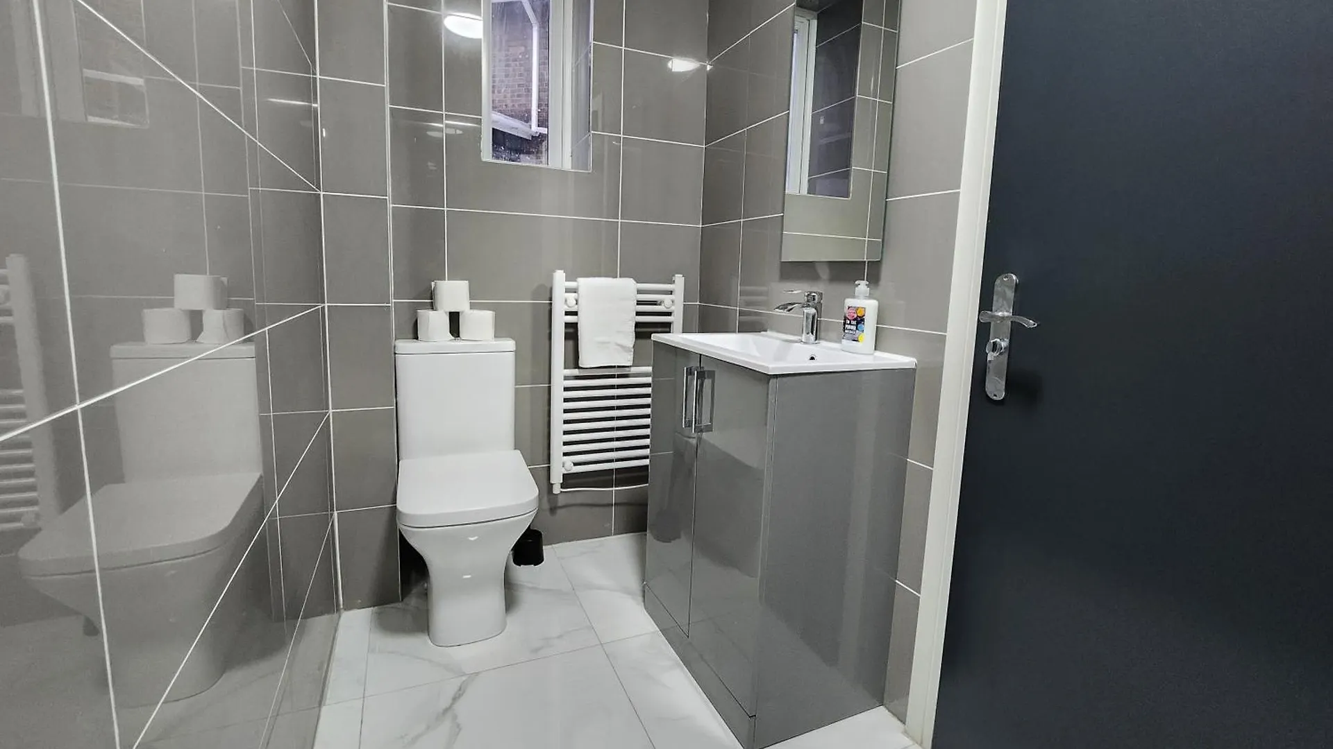 Supervalue Suite 5 - Fast Wifi, Hotel Linen, Keyless Entry, City Only 10 Mins - By Property Promise Κάρντιφ